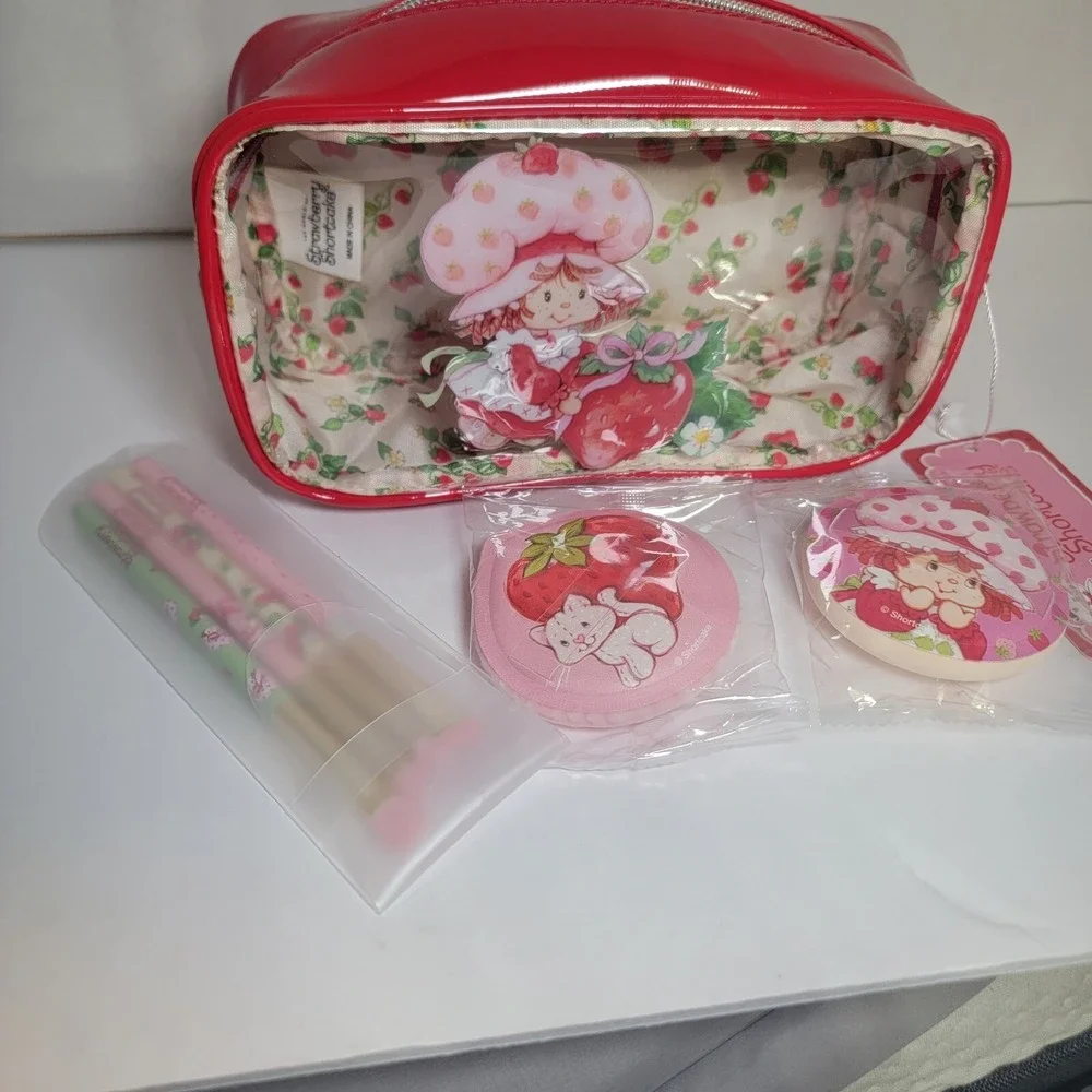 Strawberry‎ Shortcake Large Makeup Cosmetic Bag & 4 Eye Brushes & 2 Applicators
